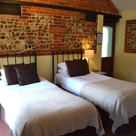 Hôtel At The Farmhouse Hunters Hall à Dereham Extérieur photo