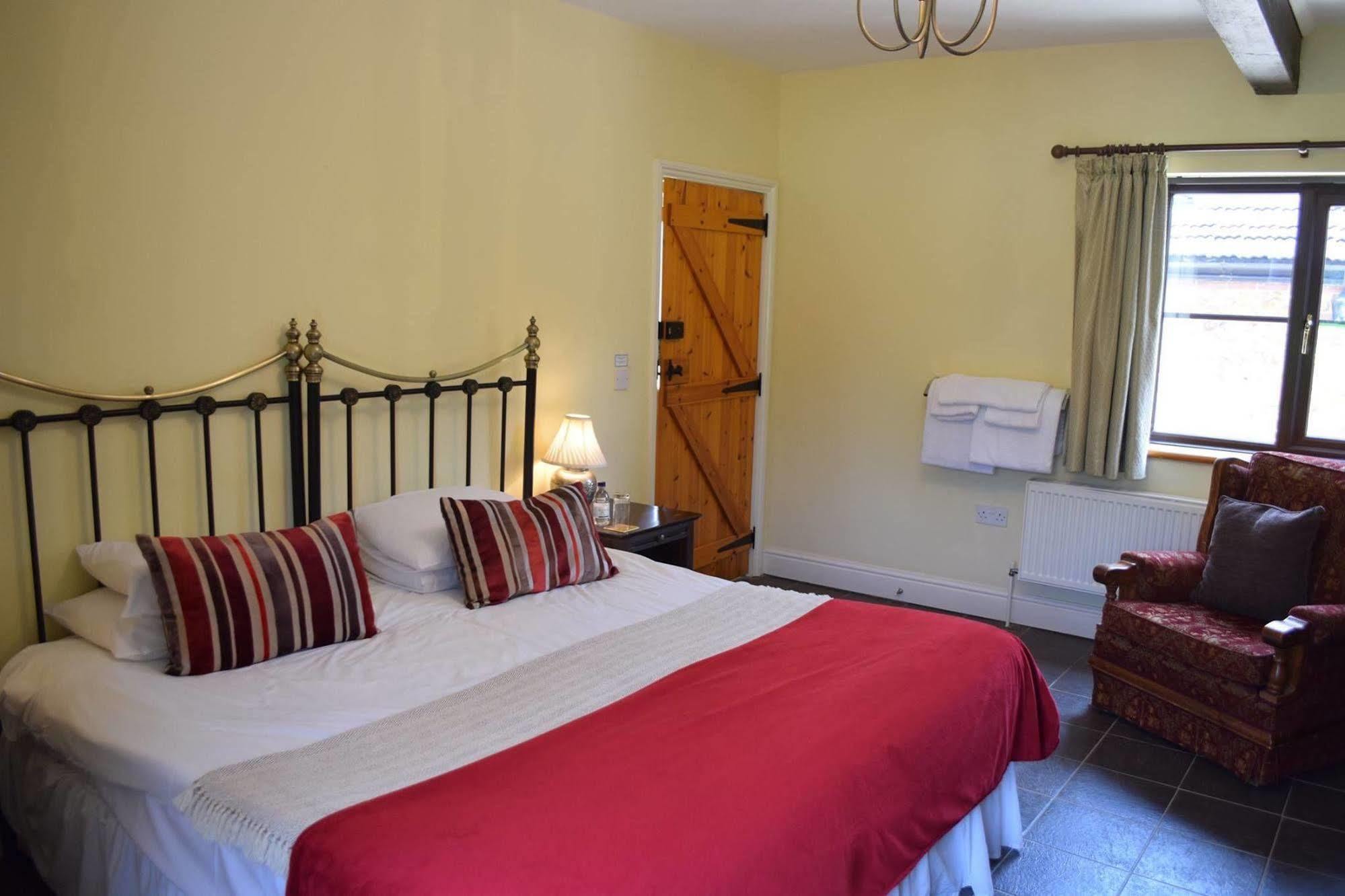 Hôtel At The Farmhouse Hunters Hall à Dereham Extérieur photo